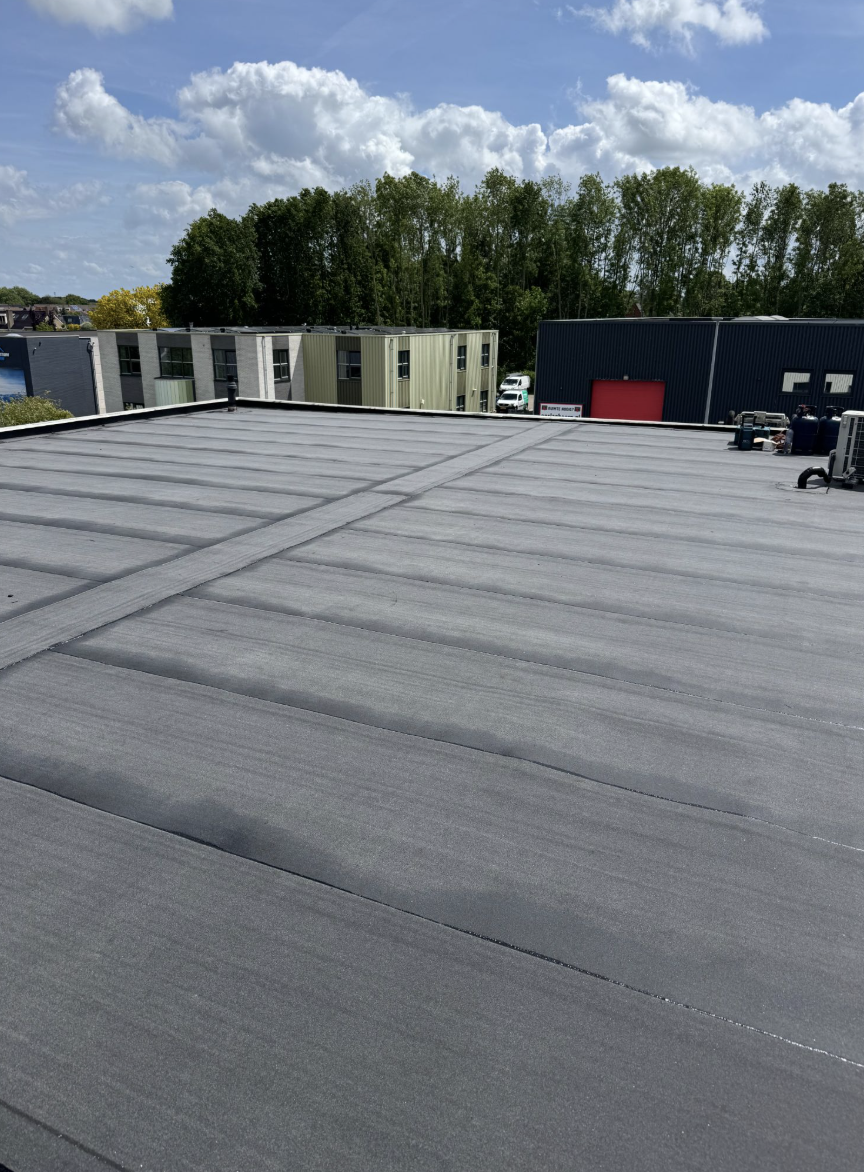 Bedrijfspand bitumen — Heerhugowaard